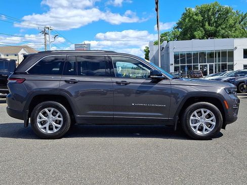Used 2023 Jeep Grand Cherokee Limited w/ Luxury Tech Group II AWD/4WD image 7