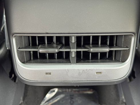 Used 2021 Tesla Model Y Long Range AWD/4WD image 33
