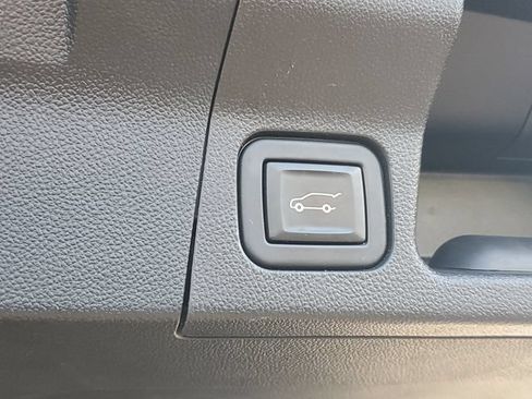 Certified 2021 GMC Acadia SLE w/ Driver Convenience Package FWD image 8