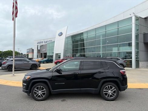 Used 2020 Jeep Compass Latitude FWD image 2