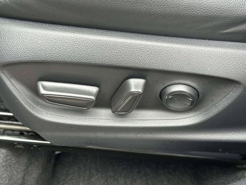 Used 2024 Toyota Corolla Cross XLE w/ Convenience Package AWD/4WD image 19