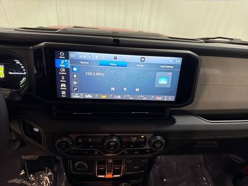 Used 2025 Jeep Wrangler Unlimited Sahara w/ Safety Group AWD/4WD image 16