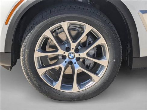 New 2026 BMW X5 xDrive40i AWD/4WD image 10