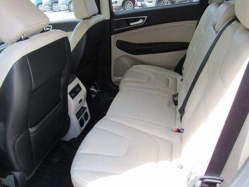 Used 2020 Ford Edge Titanium w/ Equipment Group 301A AWD/4WD image 32