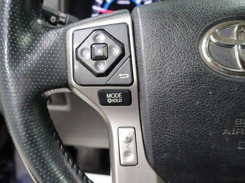 Used 2018 Toyota 4Runner Limited AWD/4WD image 34