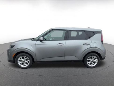 Used 2025 Kia Soul LX w/ LX Technology Package image 9