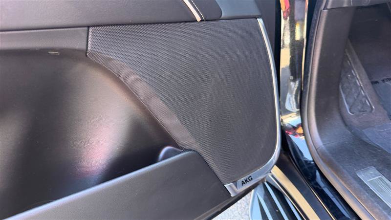 Used 2021 Cadillac Escalade Premium Luxury w/ Driver Assist Tech Package AWD/4WD image 32