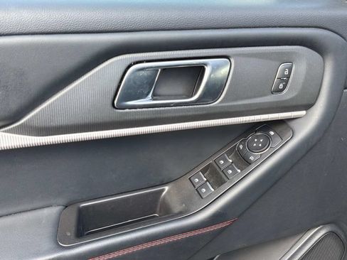 Used 2025 Ford Explorer ST-Line w/ ST-Line Street Pack AWD/4WD image 18