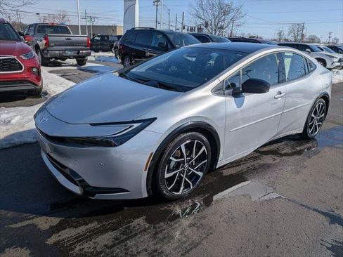 Certified 2024 Toyota Prius Prime FWD image 3