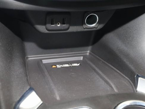 Used 2023 Chevrolet Traverse LT image 27