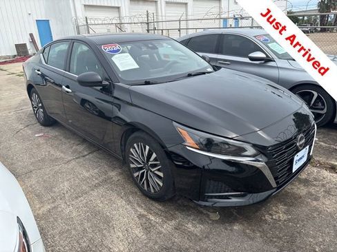Used 2024 Nissan Altima 2.5 SV FWD image 7