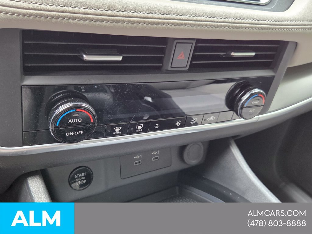 Used 2025 Nissan Rogue SV FWD image 17