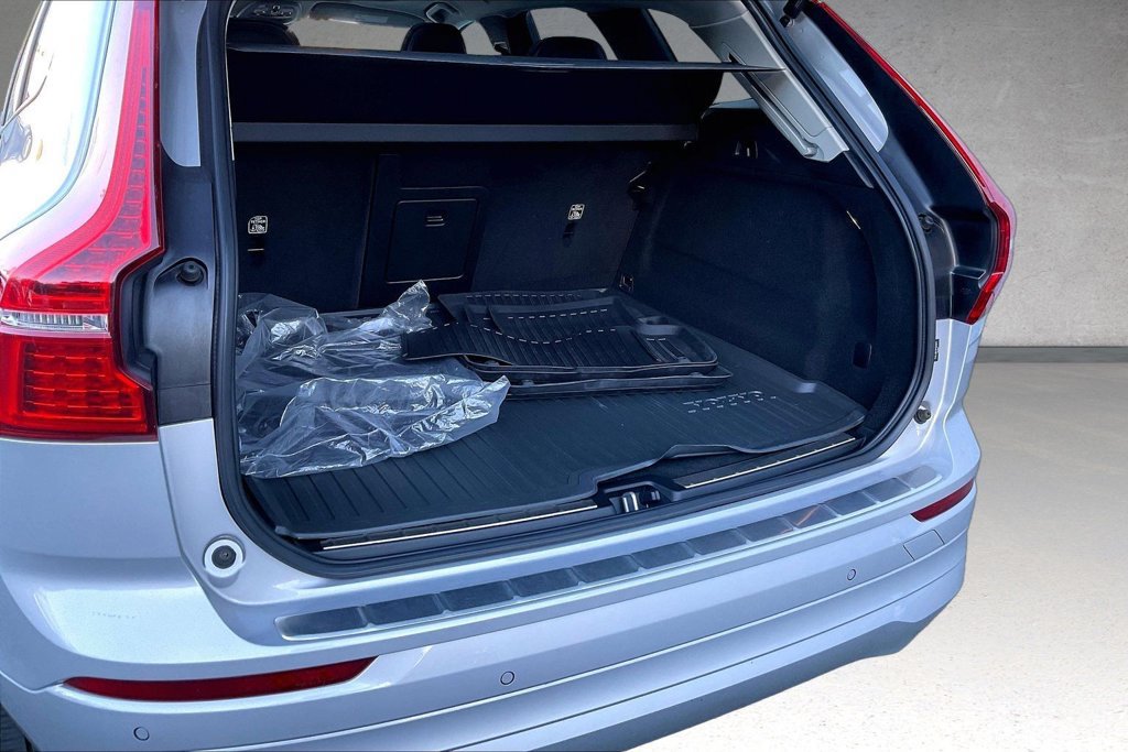 Certified 2023 Volvo XC60 B5 Core AWD/4WD image 5