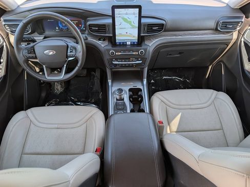 Used 2020 Ford Explorer Platinum w/ Premium Technology Package AWD/4WD image 22