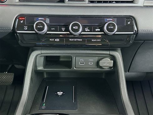 Certified 2025 Honda Pilot Touring image 19