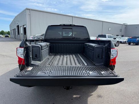 Used 2018 Nissan Titan Platinum Reserve AWD/4WD image 38