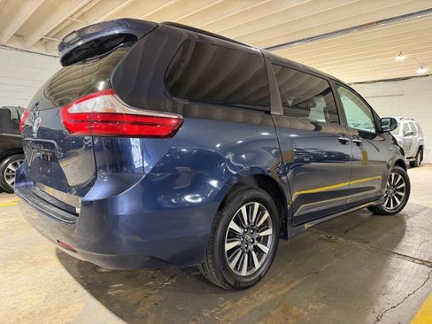 Used 2018 Toyota Sienna XLE Premium AWD/4WD image 4