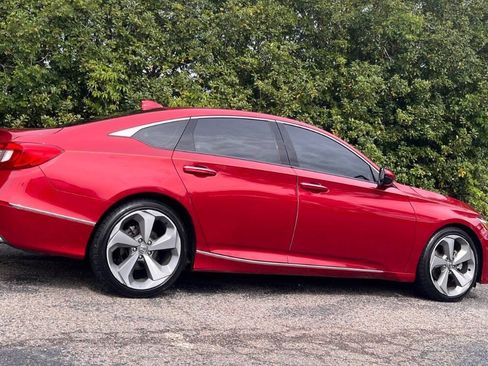 Used 2018 Honda Accord Touring image 8
