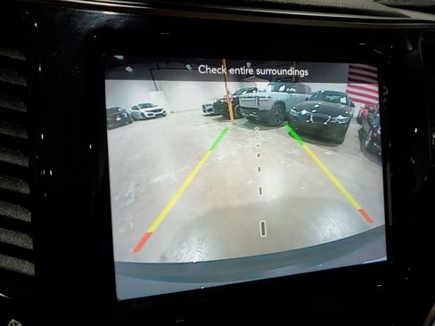 Used 2020 Jeep Cherokee Limited w/ Luxury Group FWD image 31