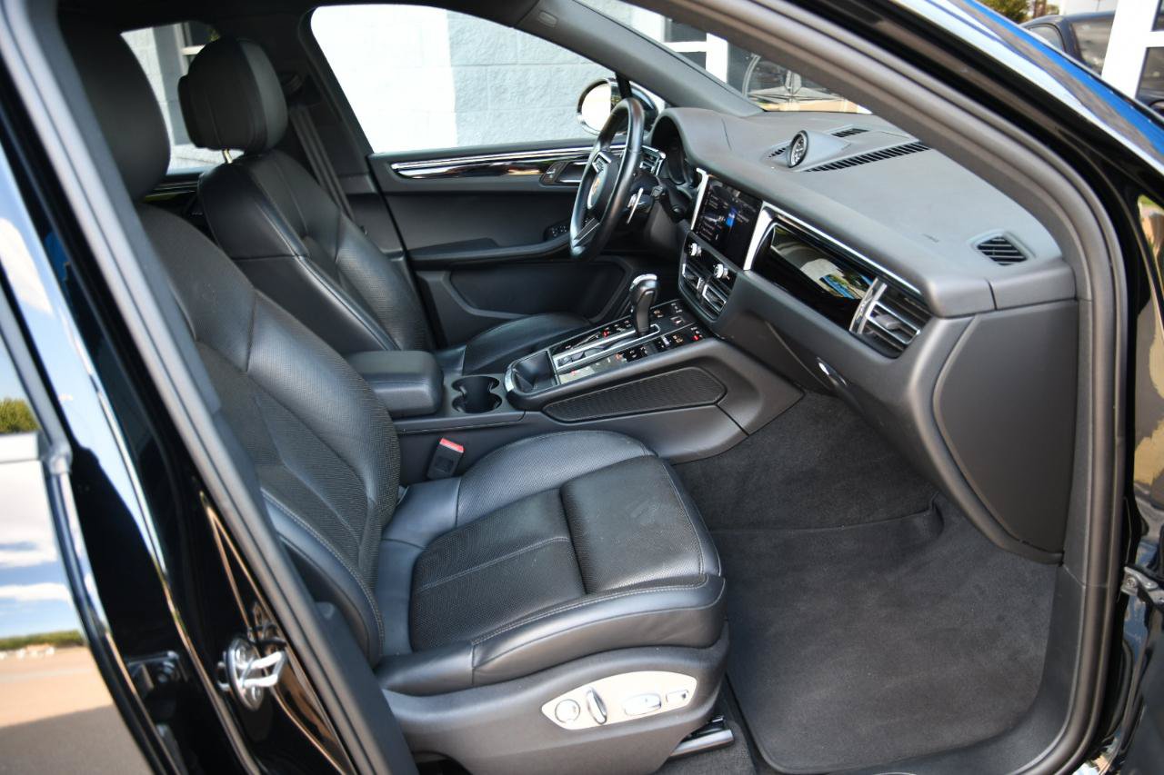 Used 2024 Porsche Macan AWD/4WD image 27