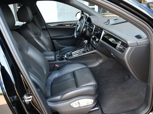 Used 2024 Porsche Macan AWD/4WD image 27