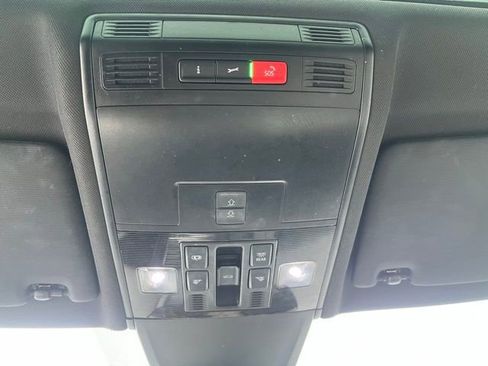 Certified 2022 Volkswagen Tiguan SE R-Line image 39