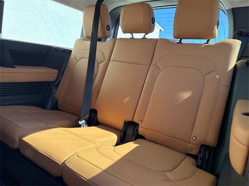 Used 2023 Land Rover Defender 130 First Edition image 16