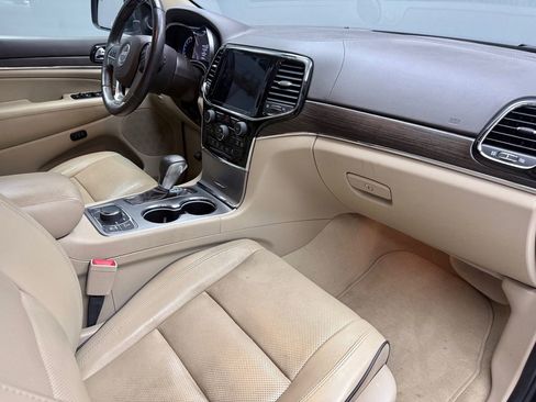 Used 2020 Jeep Grand Cherokee Overland image 11