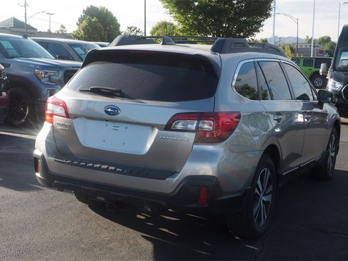 Used 2018 Subaru Outback 2.5i Limited image 4