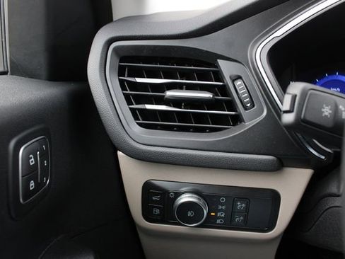 Used 2022 Ford Escape Titanium image 9