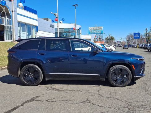 Used 2024 Jeep Wagoneer Launch Edition image 8