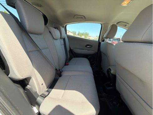 Used 2017 Honda HR-V LX image 12