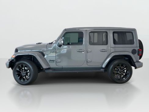 Used 2022 Jeep Wrangler Unlimited Sahara AWD/4WD image 2