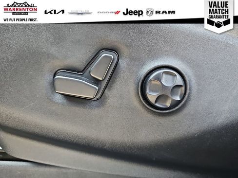 Used 2022 Chrysler Pacifica Touring-L w/ S Appearance Package image 16