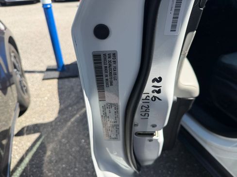 Used 2025 Jeep Compass Limited image 30