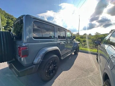Used 2025 Jeep Wrangler Unlimited Sahara AWD/4WD image 20