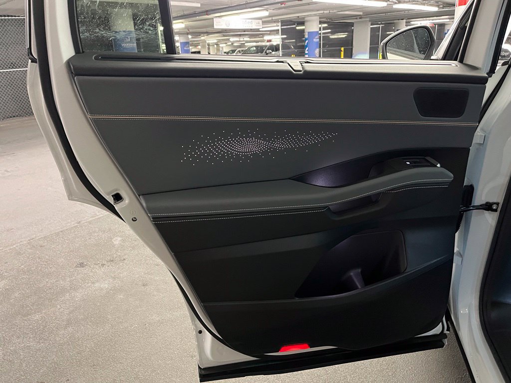New 2027 Volkswagen Atlas SEL R-Line AWD/4WD image 17