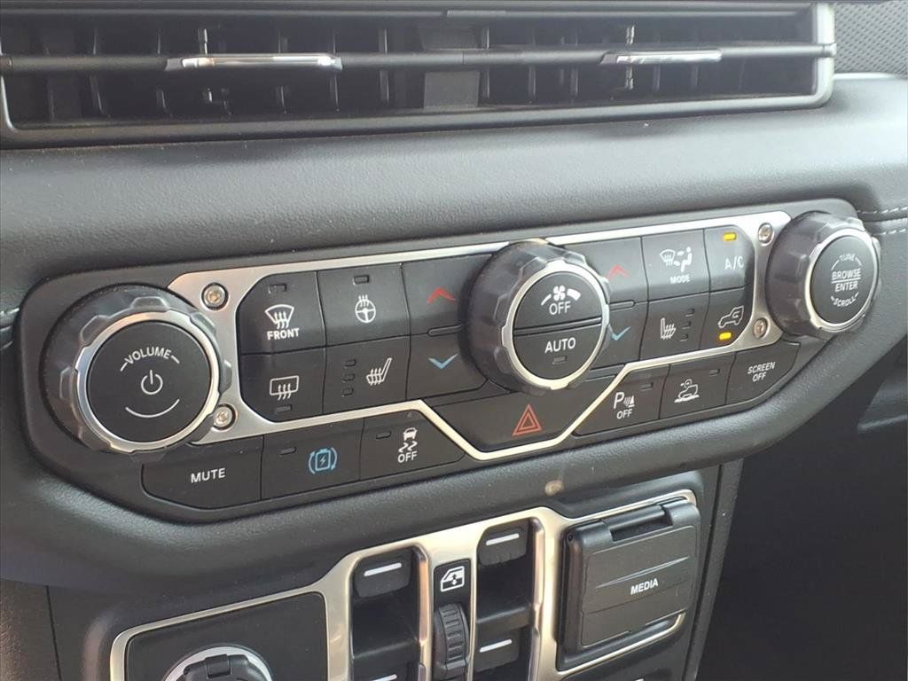 Used 2024 Jeep Wrangler Unlimited Rubicon 4xe w/ Technology Group AWD/4WD image 8