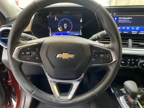 Used 2025 Chevrolet Trax LT w/ LT Convenience Package image 30