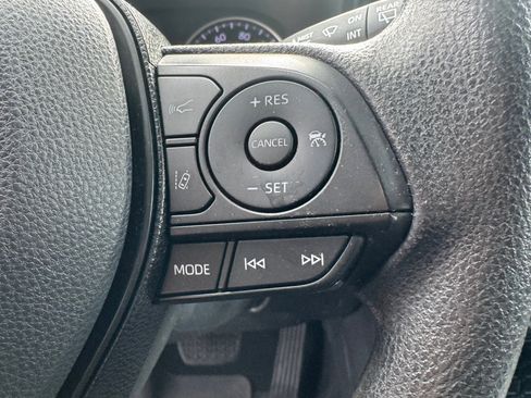 Used 2019 Toyota RAV4 LE image 29