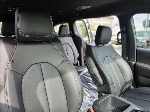New 2026 Chrysler Pacifica Select image 28
