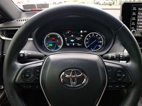 Used 2022 Toyota Venza XLE AWD/4WD image 18