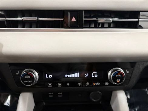 Used 2025 Mitsubishi Outlander SE AWD/4WD image 38