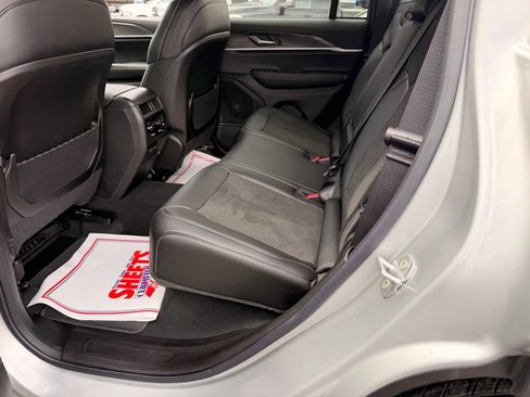 New 2026 Jeep Grand Cherokee Altitude image 9