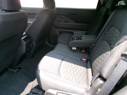 Used 2025 Nissan Pathfinder SV AWD/4WD image 9