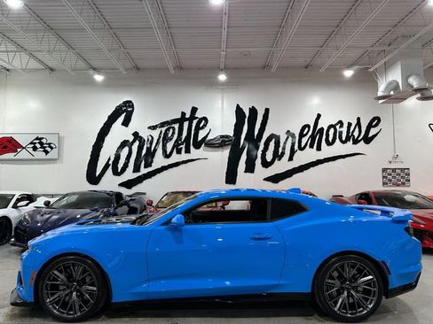 Used 2022 Chevrolet Camaro ZL1 RWD image 2