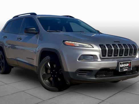 Used 2017 Jeep Cherokee Sport image 2