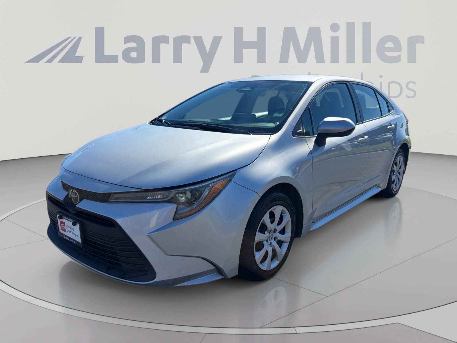 Used 2024 Toyota Corolla LE FWD image 1