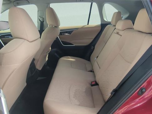 Used 2021 Toyota RAV4 XLE FWD image 10