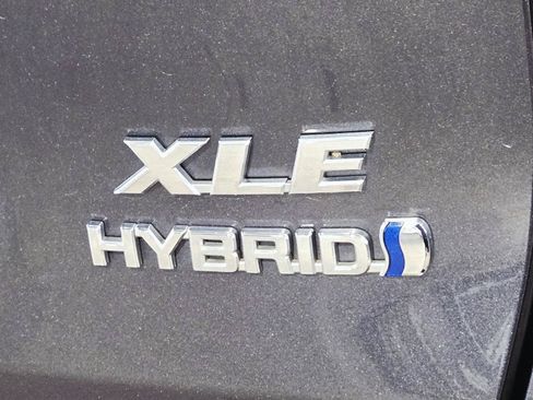 Used 2022 Toyota RAV4 XLE Premium AWD/4WD image 67